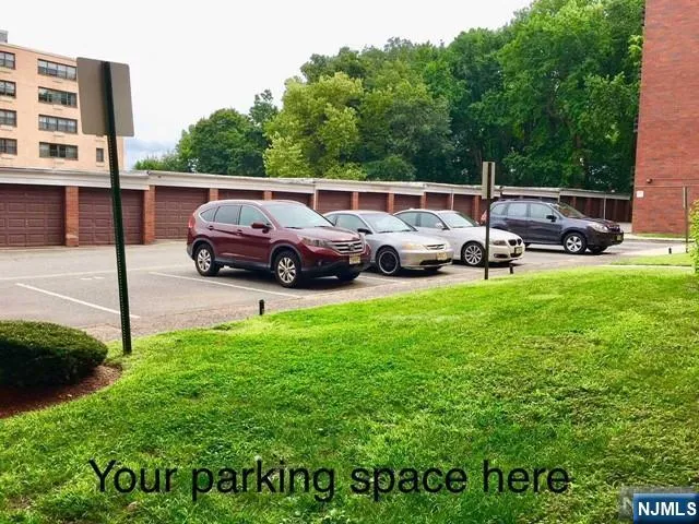 $1,900 | 2330 Linwood Avenue, Unit 2C, Fort Lee, NJ 07024