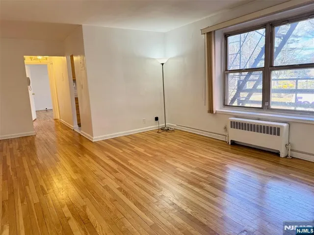 $1,900 | 2330 Linwood Avenue, Unit 2C, Fort Lee, NJ 07024