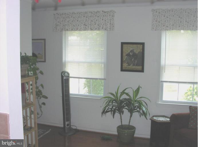 7 Rye Court Gaithersburg, MD 20878 - Photo 11 of 26 Sunfilled breakfast room