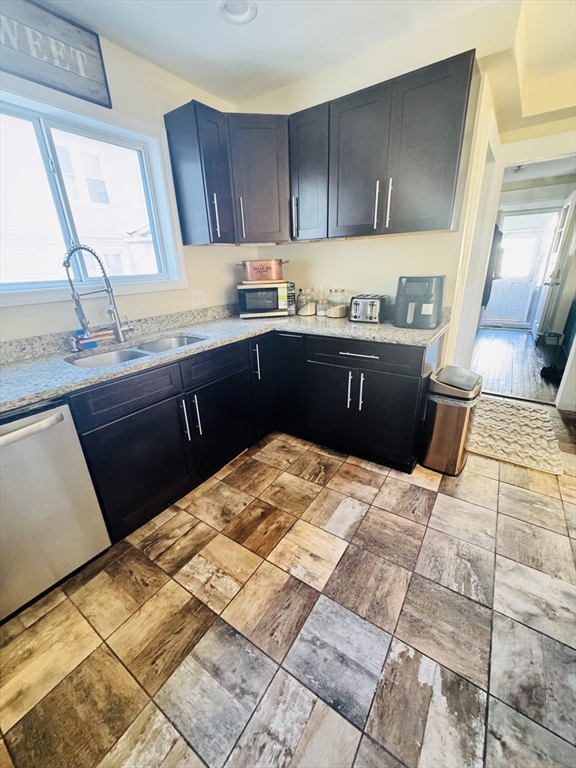 121 Wait Street Springfield, MA 01104 - Photo 3 of 36 Gallery Image 3