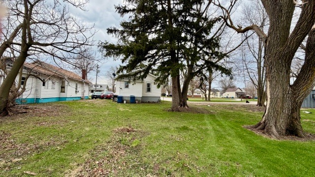 716 West Main Street Hoopeston, IL 60942 - Photo 3 of 3 a view of a house with a tree in the yard