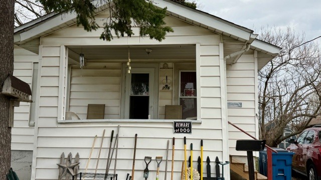 716 West Main Street Hoopeston, IL 60942 - Photo 2 of 3 a view of front door