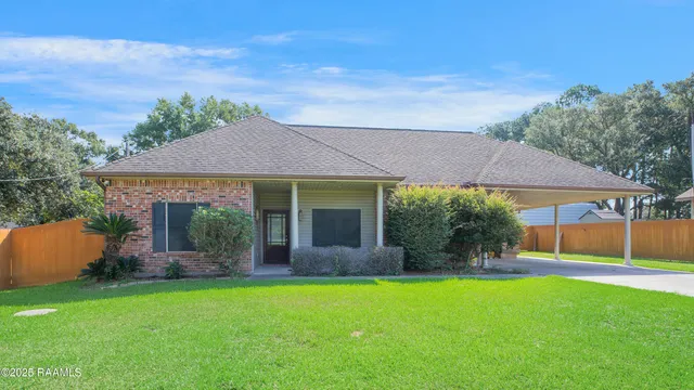 $1,900 | 188 East Edith Road, Lafayette, LA 70508