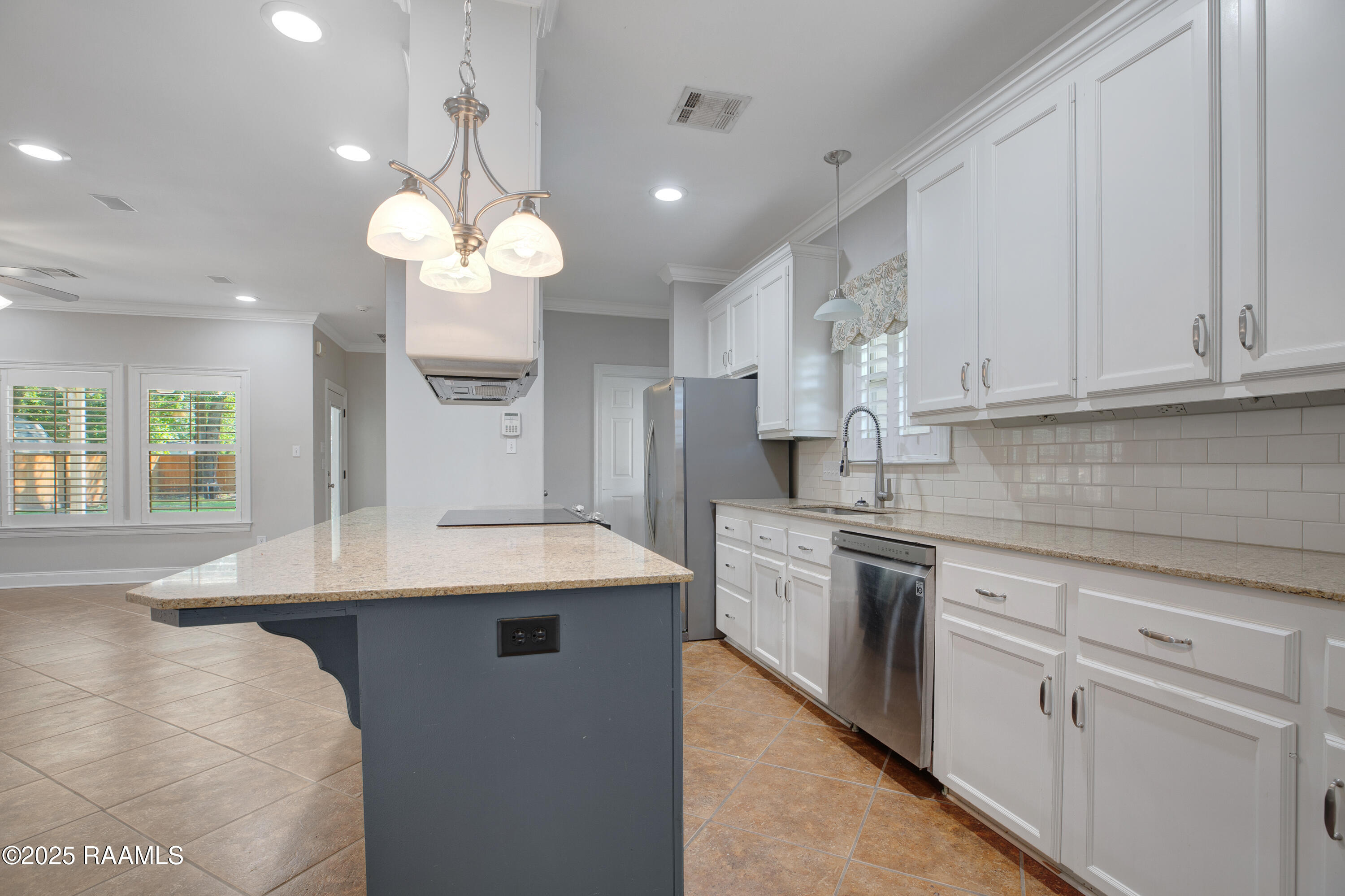 188 East Edith Road Lafayette, LA 70508 - Photo 4 of 15 188 A East Edith-5