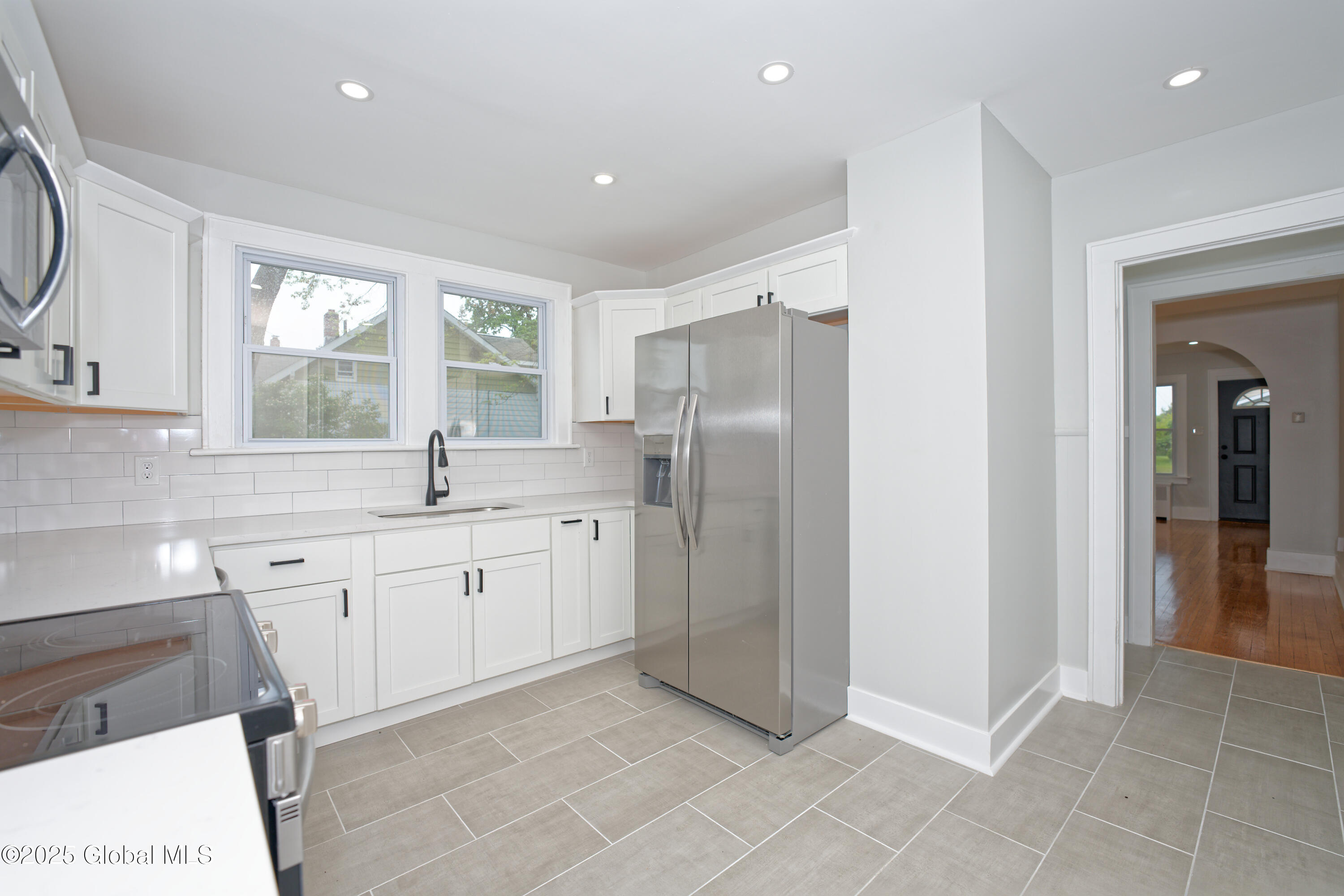 823 Curry Road Rotterdam, NY 12306 - Photo 12 of 25 3 Kitchen 3