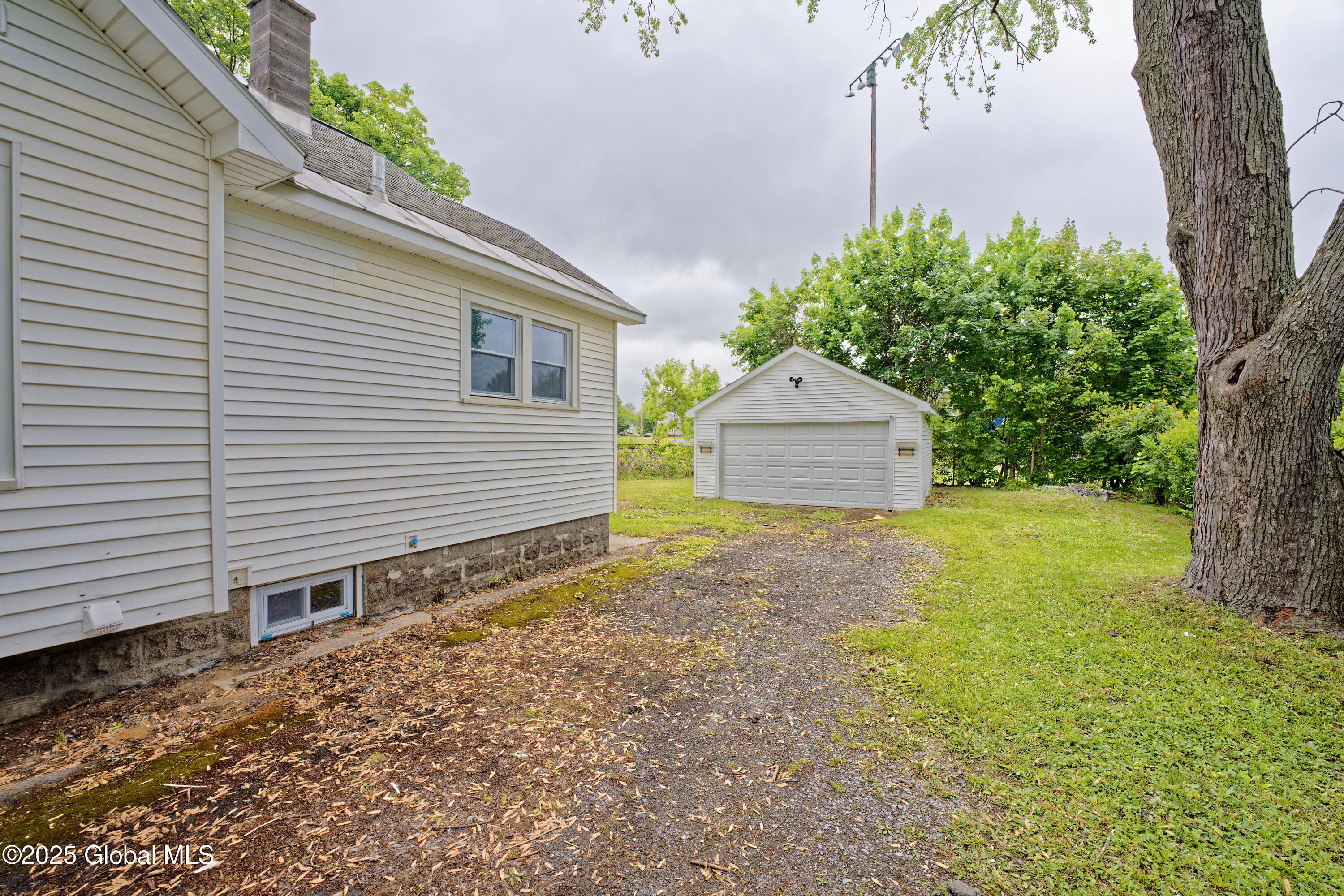 823 Curry Road Rotterdam, NY 12306 - Photo 22 of 25 Yard 1