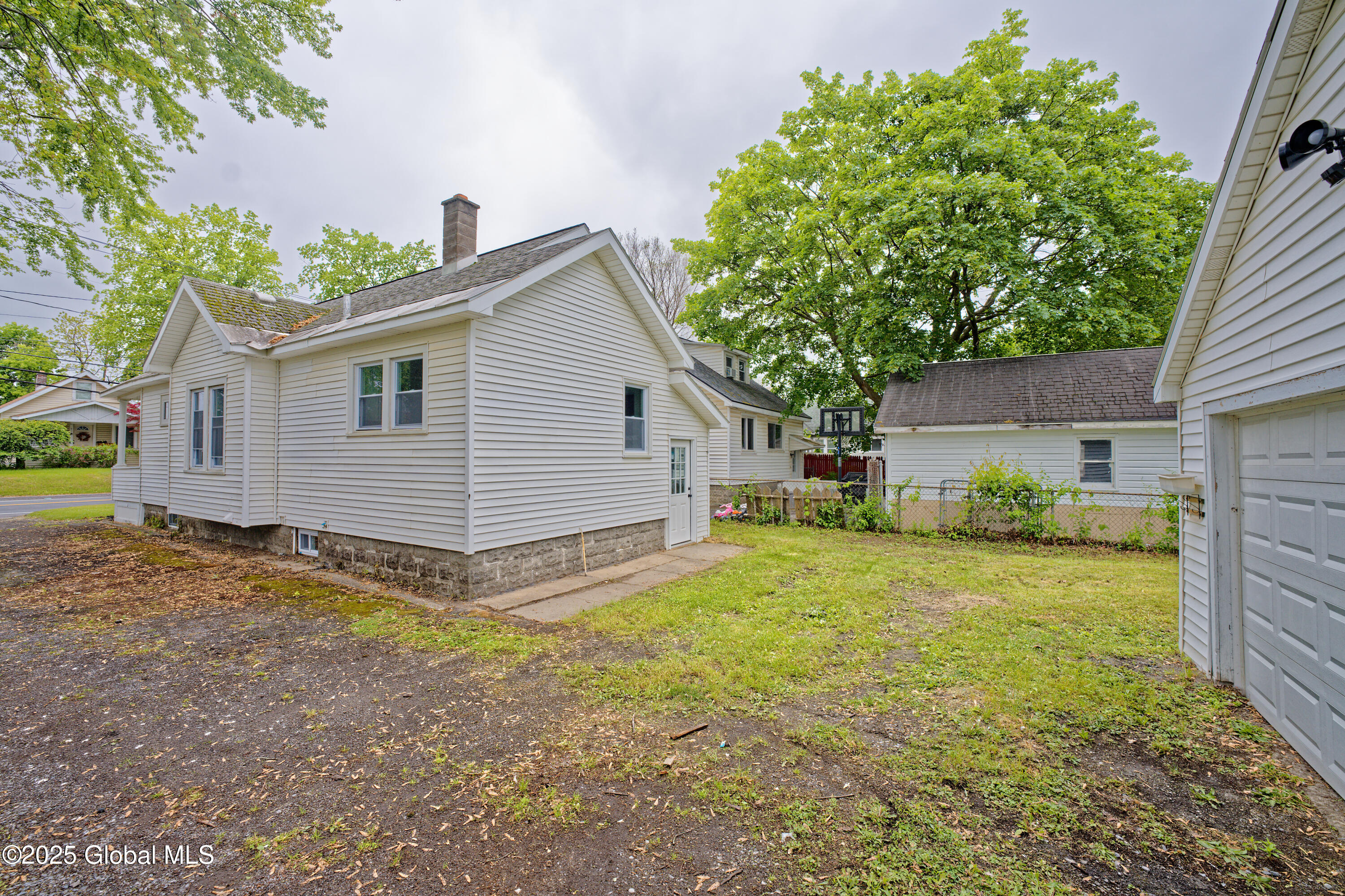 823 Curry Road Rotterdam, NY 12306 - Photo 23 of 25 Yard 2