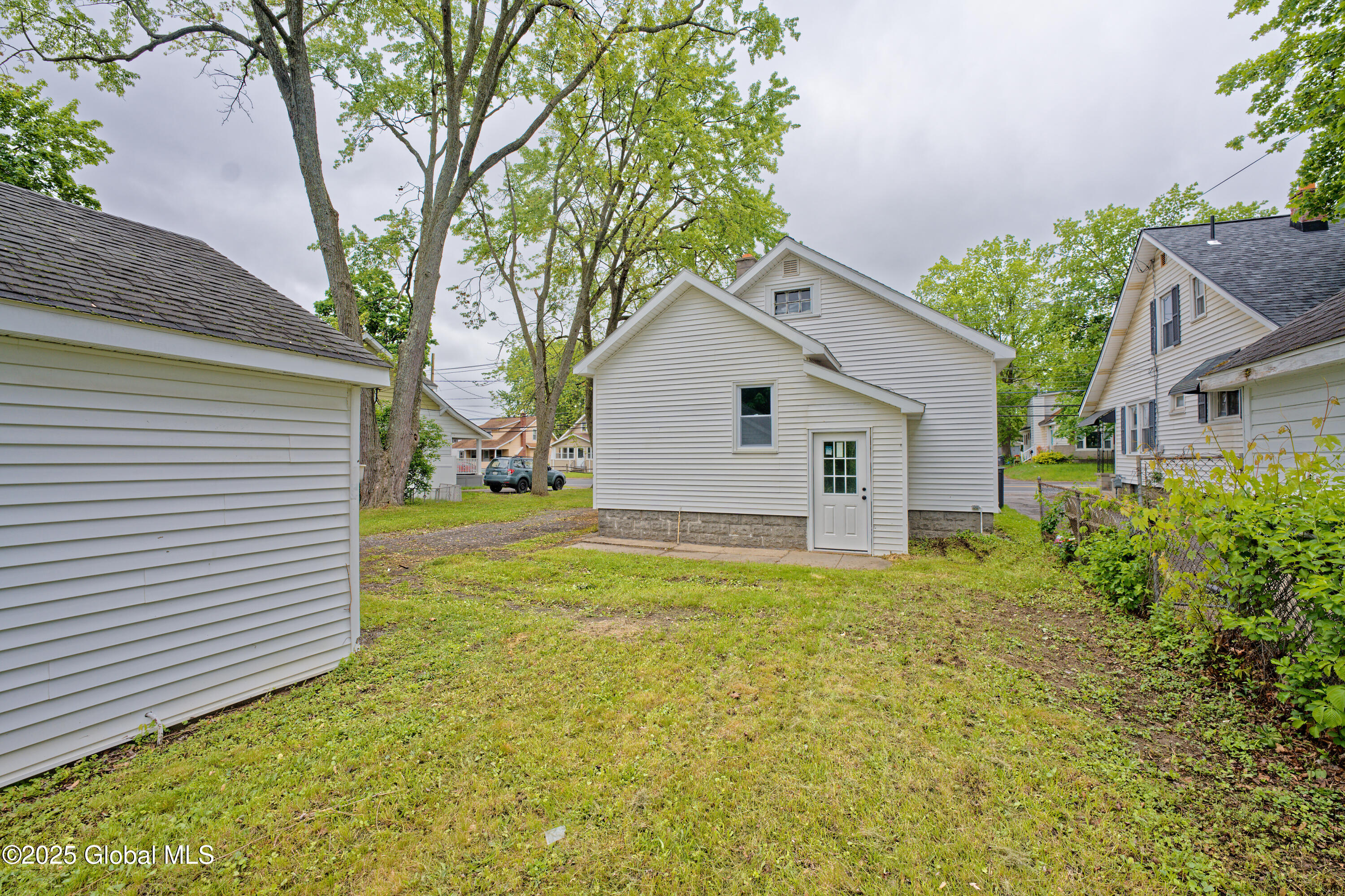 823 Curry Road Rotterdam, NY 12306 - Photo 24 of 25 Yard 3