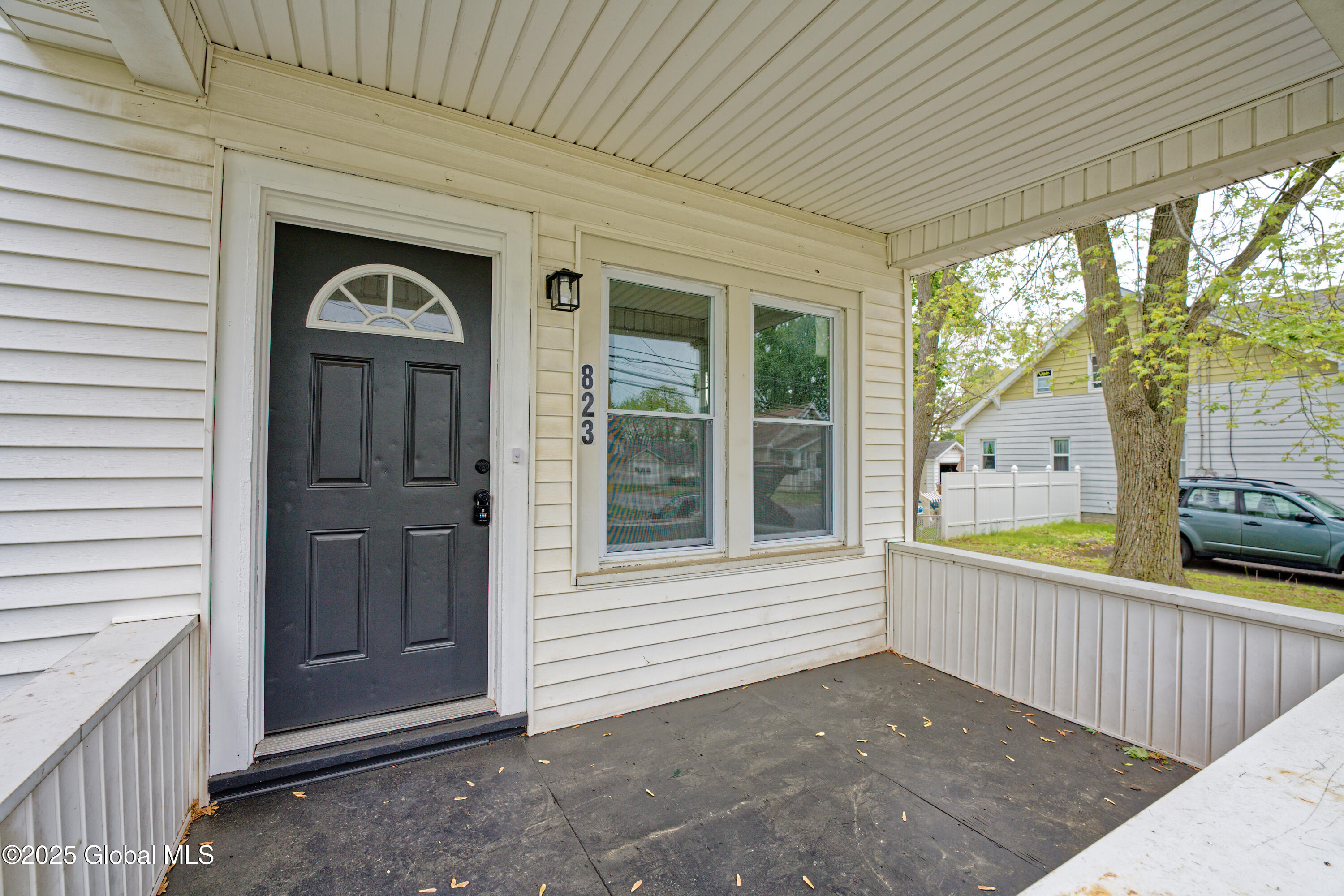 823 Curry Road Rotterdam, NY 12306 - Photo 4 of 25 0 Front 4