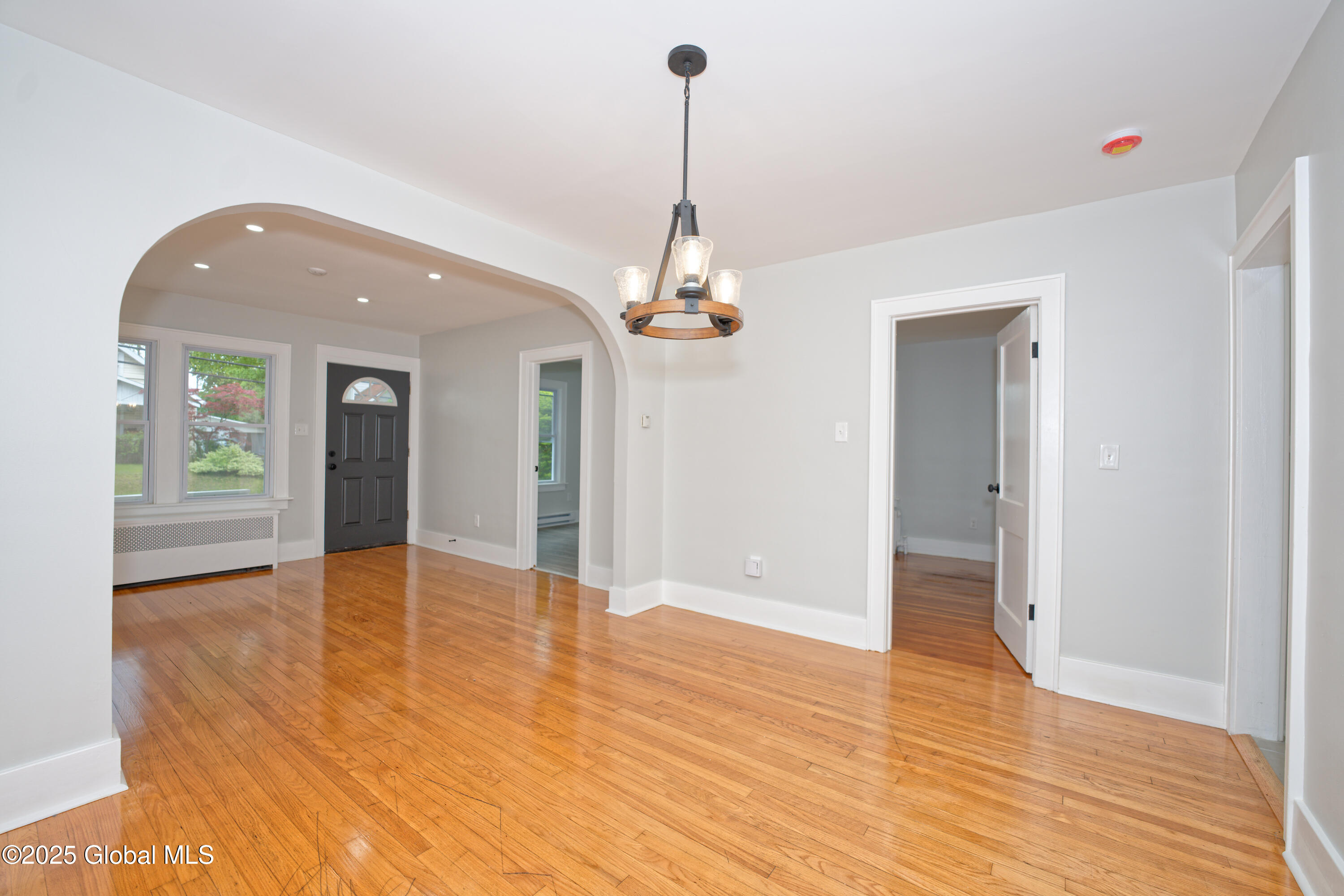 823 Curry Road Rotterdam, NY 12306 - Photo 8 of 25 2 Diningroom 1