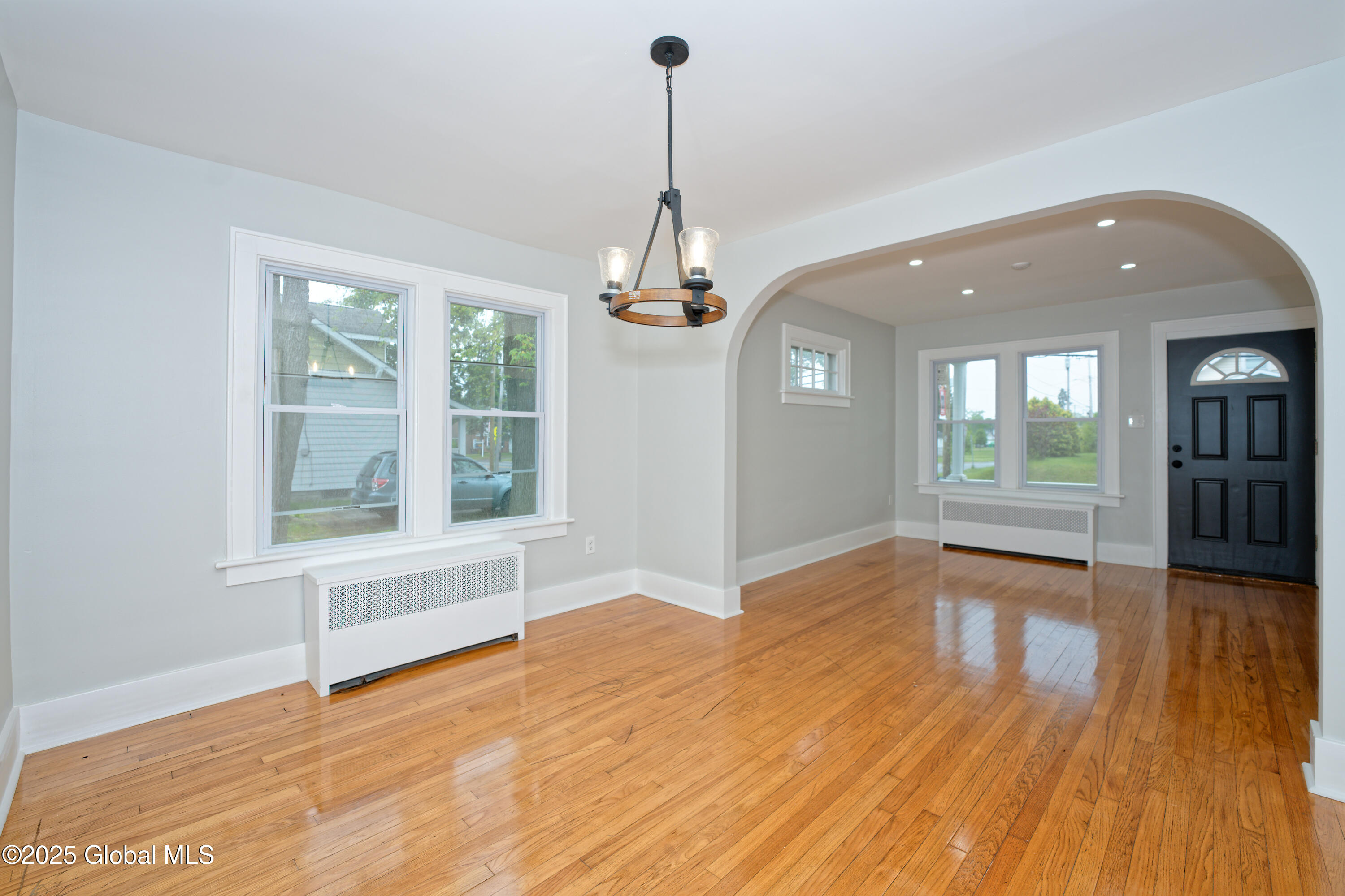823 Curry Road Rotterdam, NY 12306 - Photo 9 of 25 2 Diningroom 4