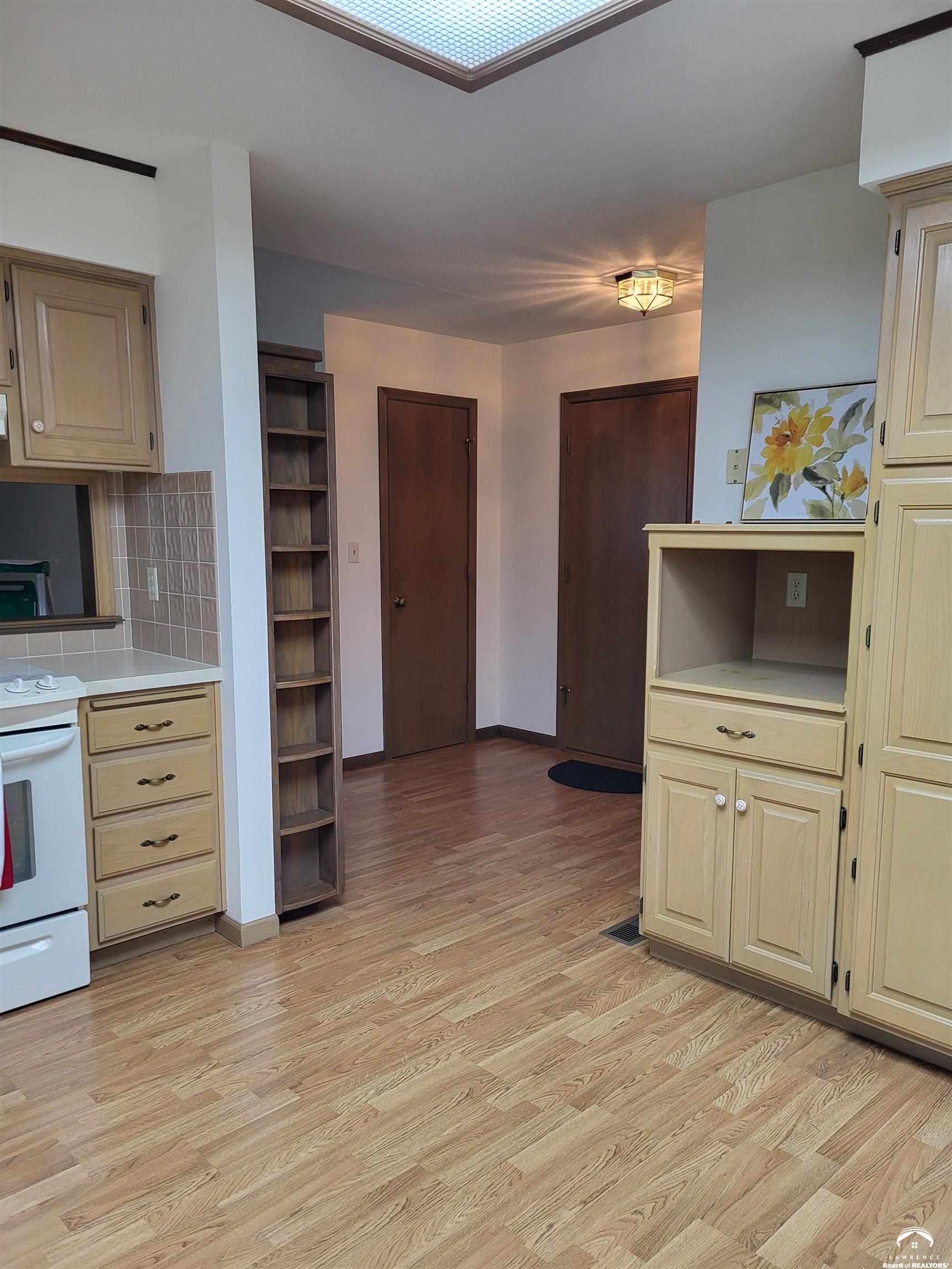 2728 Chipperfield Road Lawrence, KS 66047 - Photo 8 of 30