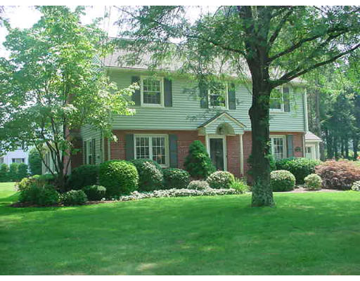 35 Burbank Road Longmeadow, MA 01106 - Photo 1 of 25 Gallery Image 1