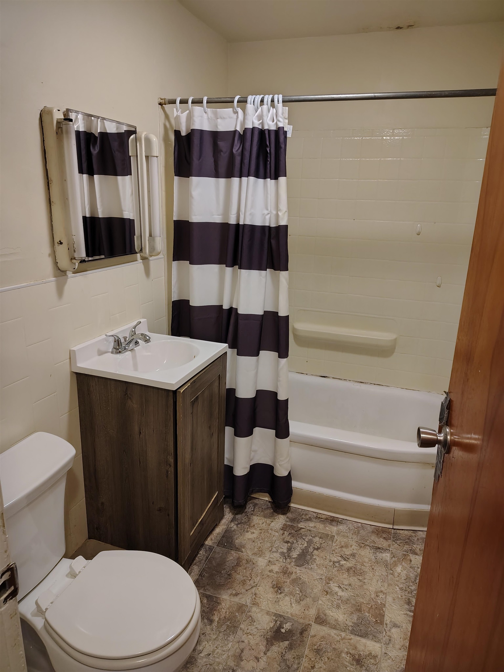 9485 Miller Road Swartz Creek, MI 48473 - Photo 8 of 10