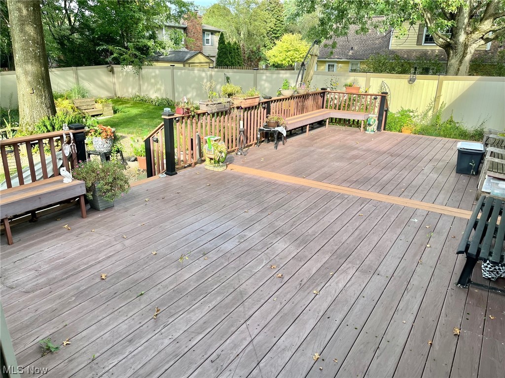 923 Andrews Road Medina, OH 44256 - Photo 29 of 35 Trex Deck and Railings