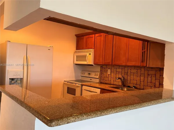 $2,500 | 2600 Northeast 135th Street, Unit 4JA, North Miami, FL 33181