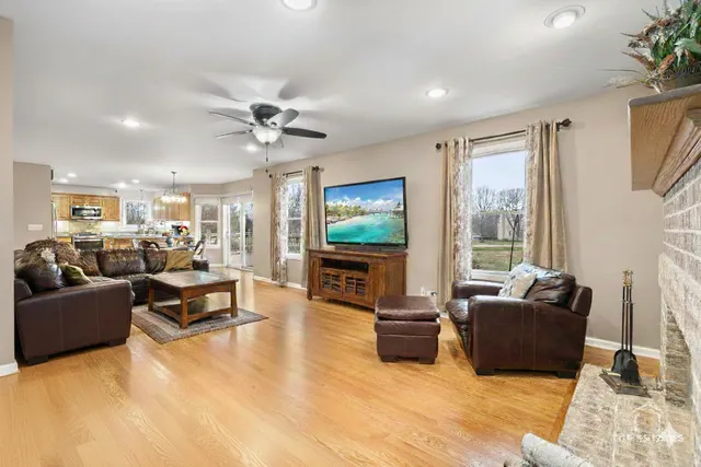 $544,900 | 2303 Fox Bluff Lane, Spring Grove, IL 60081