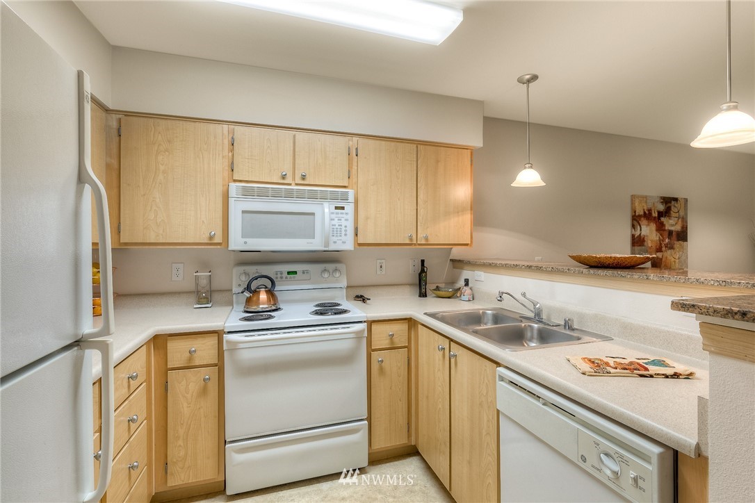 10709 Valley View Road, Unit B104 Bothell, WA 98011 - Photo 8 of 16 Gallery Image 8