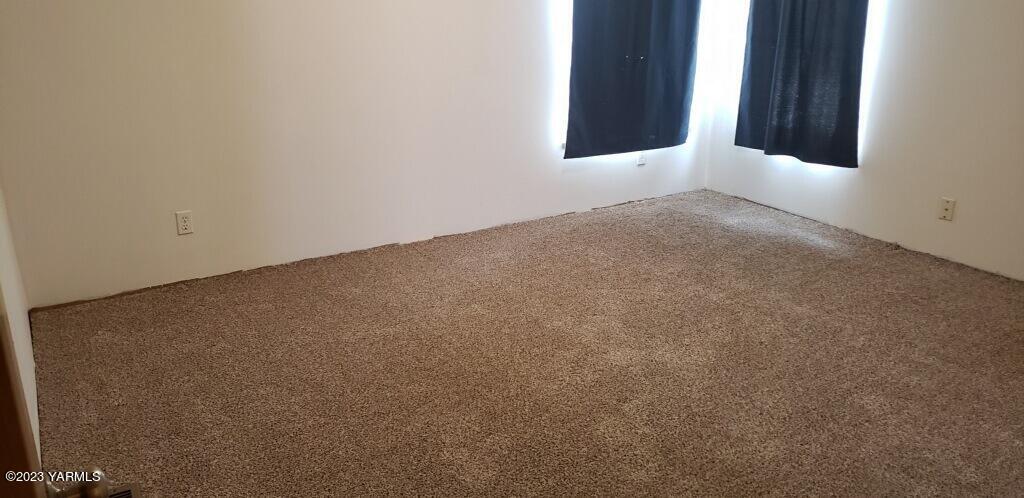 2833 Wiley Road Yakima, WA 98903 - Photo 11 of 17 a view of an empty room with a window