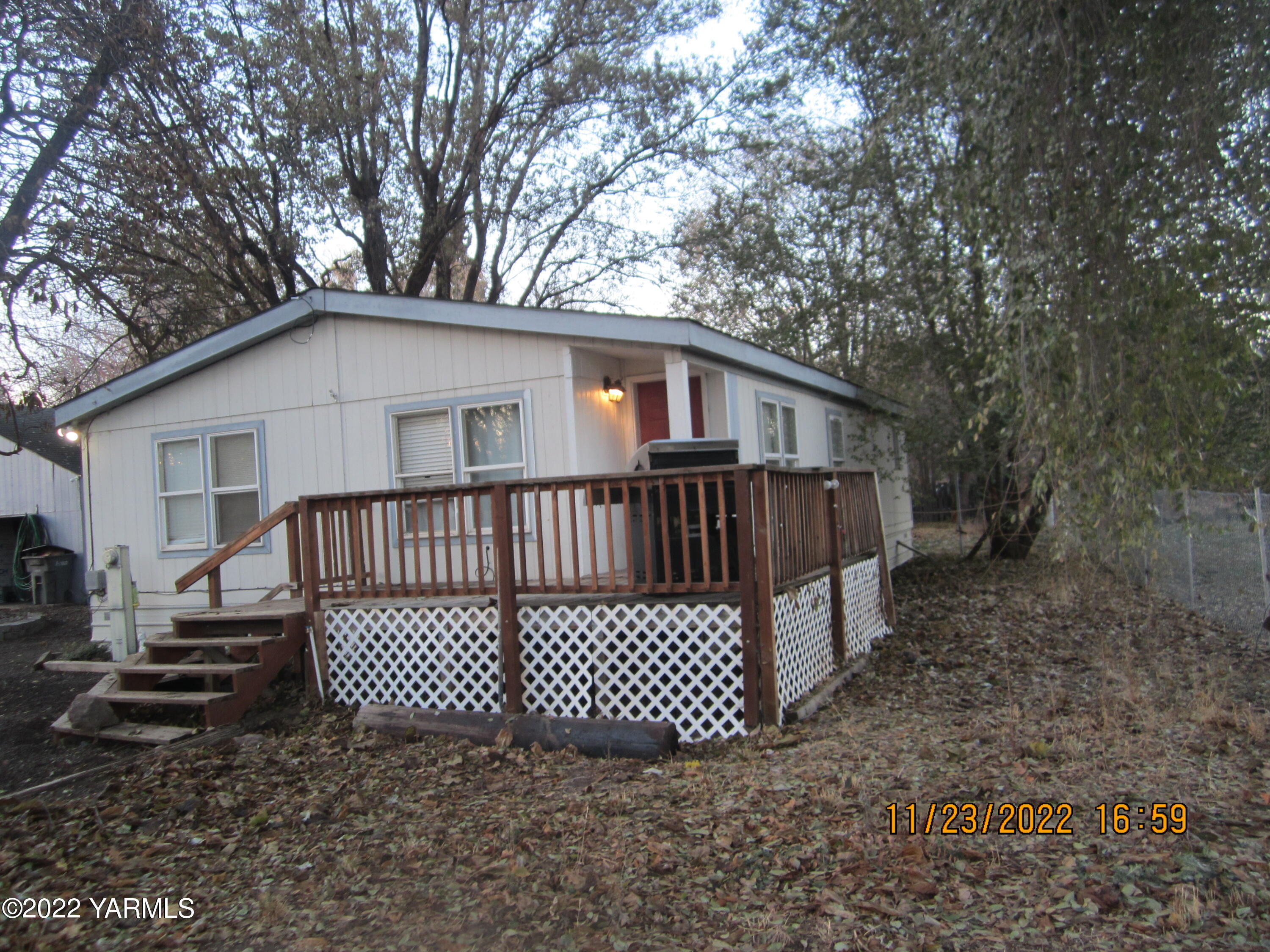 2833 Wiley Road Yakima, WA 98903 - Photo 5 of 17 a view of a house with a deck
