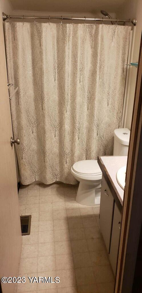 2833 Wiley Road Yakima, WA 98903 - Photo 10 of 17 a bathroom with a sink and a toilet