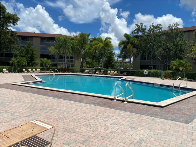 $1,650 | 801 Southwest 133rd Terrace, Unit 310K, Pembroke Pines, FL 33027