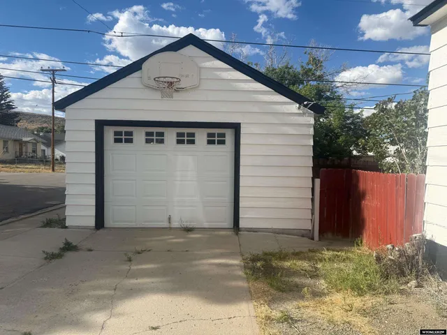 $165,000 | 1021 North Jeffers Drive, Rawlins, WY 82301