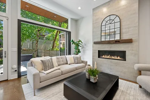 $2,500,000 | 2901 North Burling Street, Chicago, IL 60657