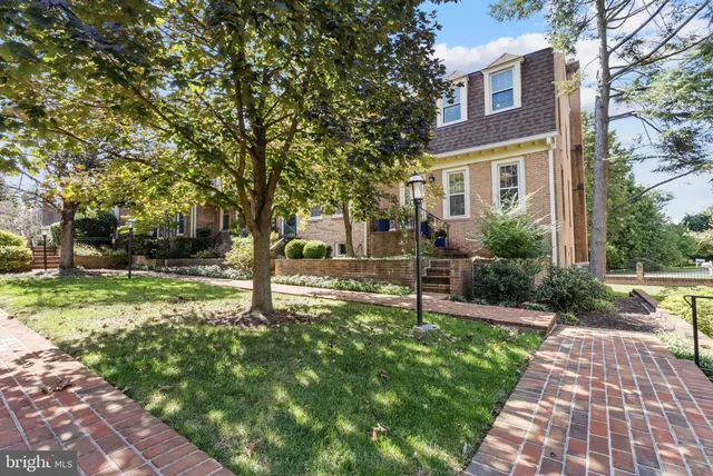 $3,950 | 11008 Wickshire Way, Unit C5, Rockville, MD 20852