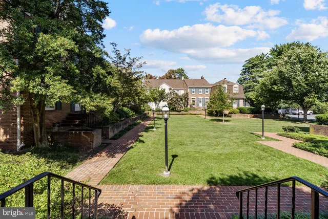 $3,950 | 11008 Wickshire Way, Unit C5, Rockville, MD 20852