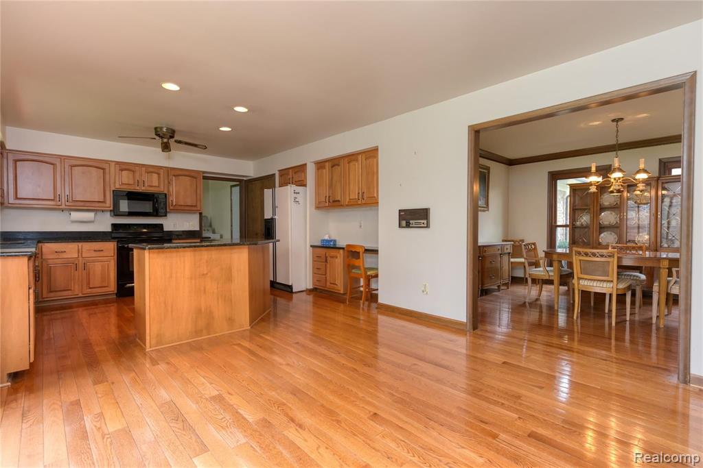 1732 North Kilburn Road Rochester Hills, MI 48306 - Photo 9 of 45
