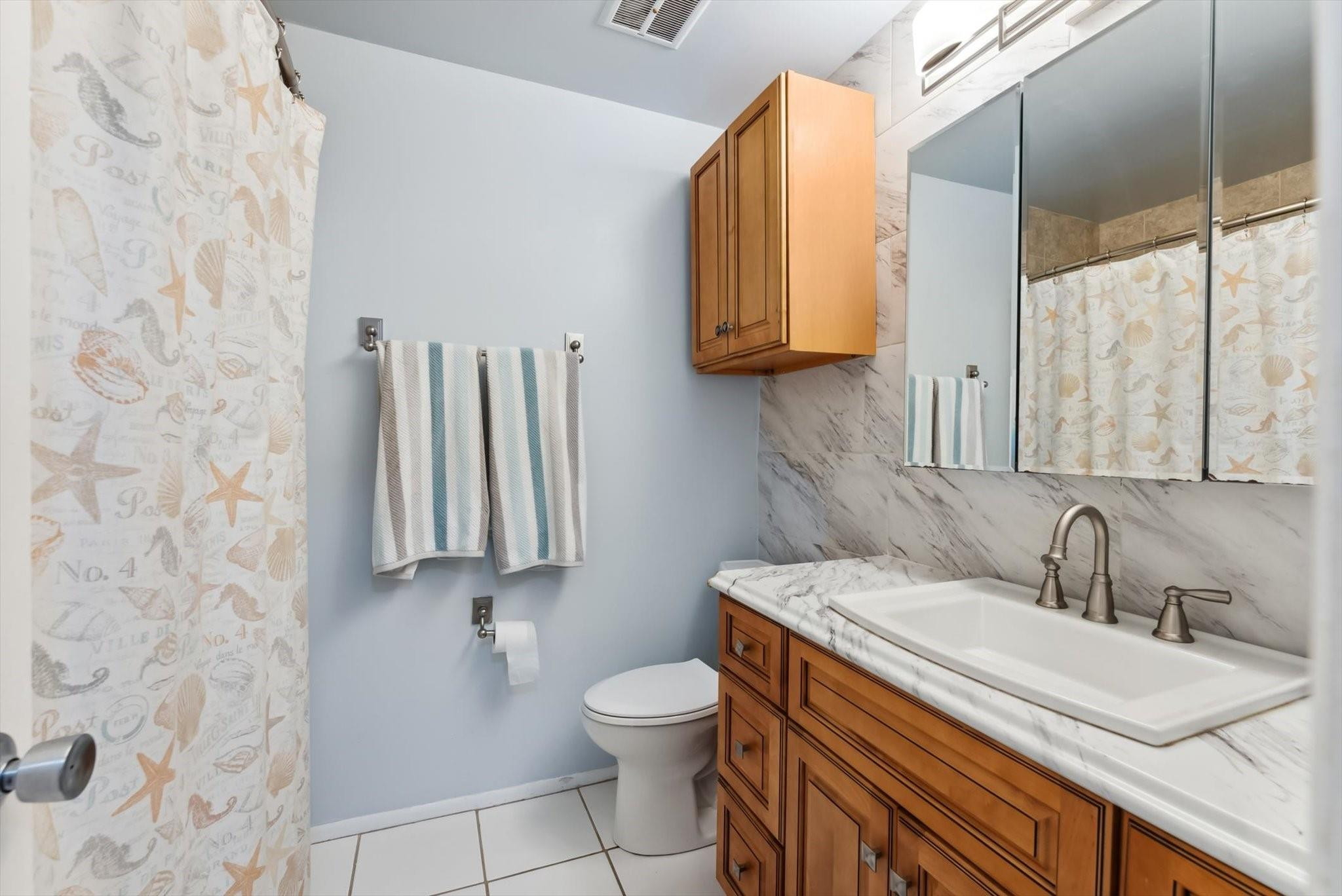 3300 Atlanta Street, Unit 15B Hollywood, FL 33021 - Photo 20 of 27 2nd bathroom