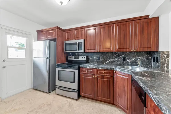 $175,000 | 4502 North Federal Highway, Unit 225C, Lighthouse Point, FL 33064