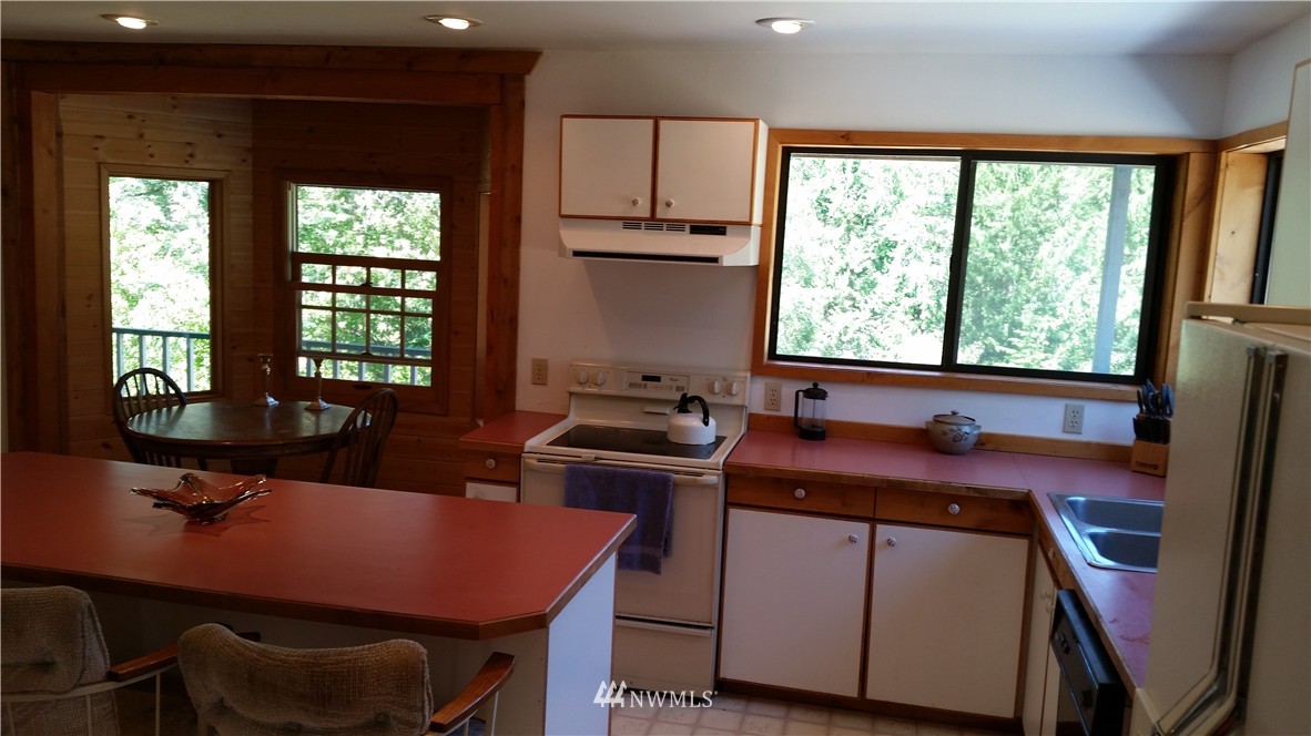 423 Armitage Road Decatur Island, WA 98221 - Photo 8 of 23