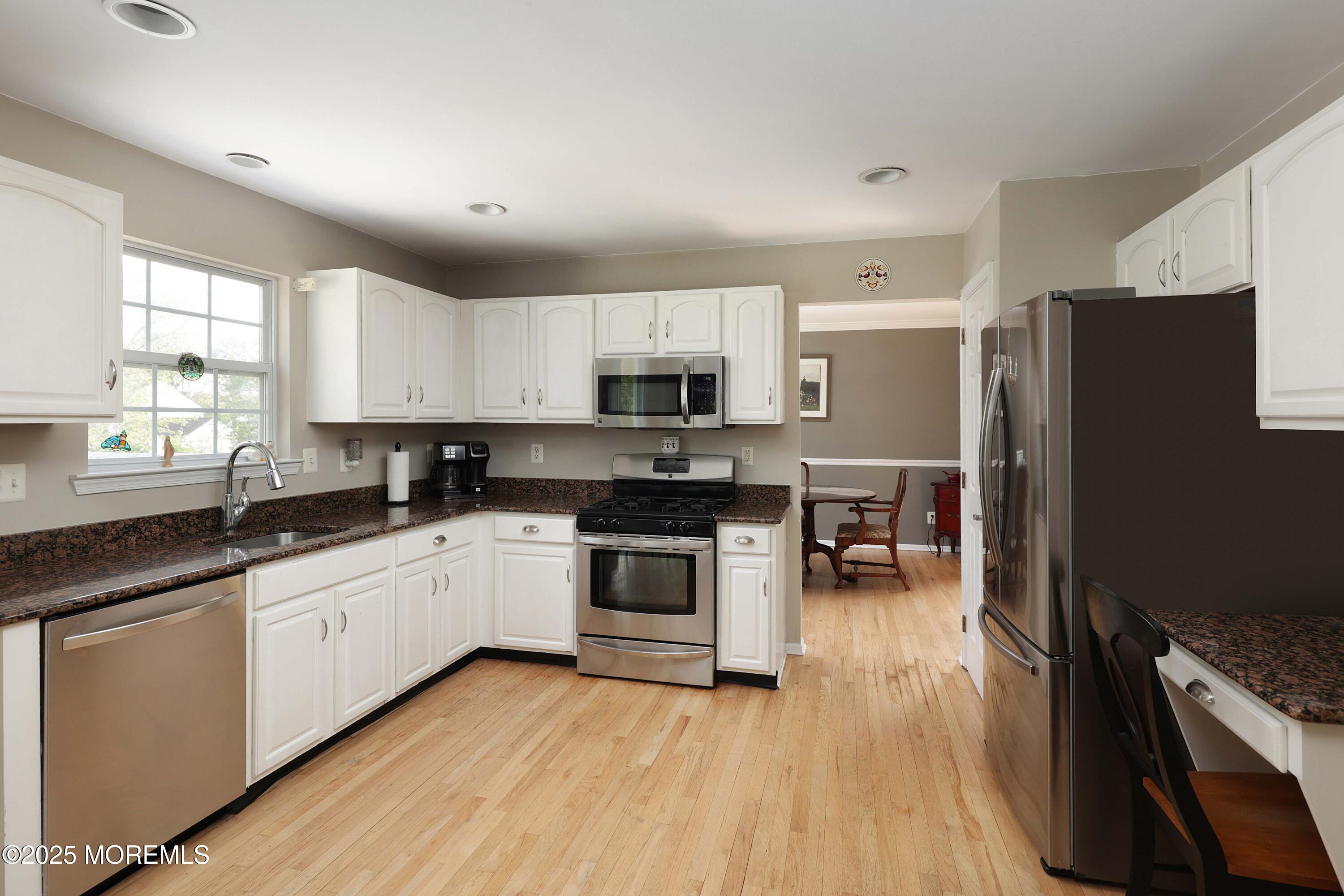 22 Roe Lane Howell, NJ 07731 - Photo 10 of 37 758A2910