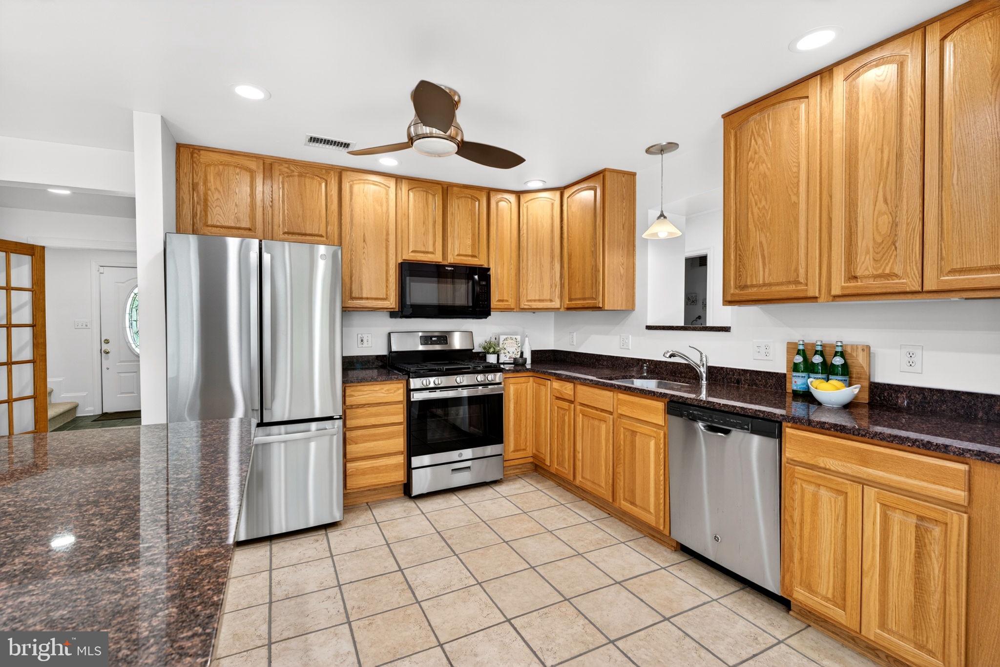 9 Maple Avenue Baltimore, MD 21228 - Photo 13 of 112