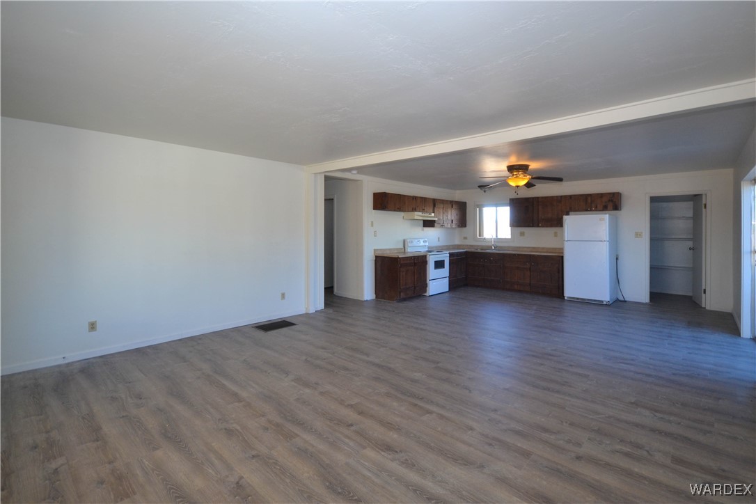2425 View Point Road Fort Mohave, AZ 86426 - Photo 5 of 29 Living Room