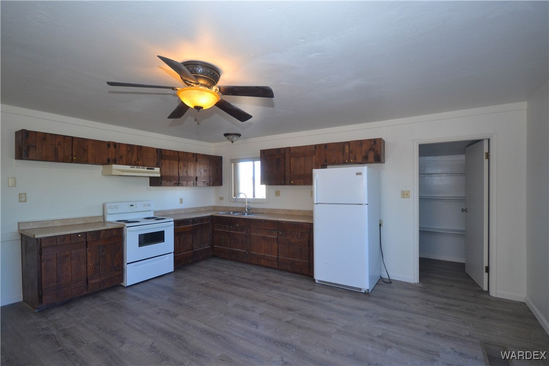 2425 View Point Road Fort Mohave, AZ 86426 - Photo 8 of 29 Kitchen
