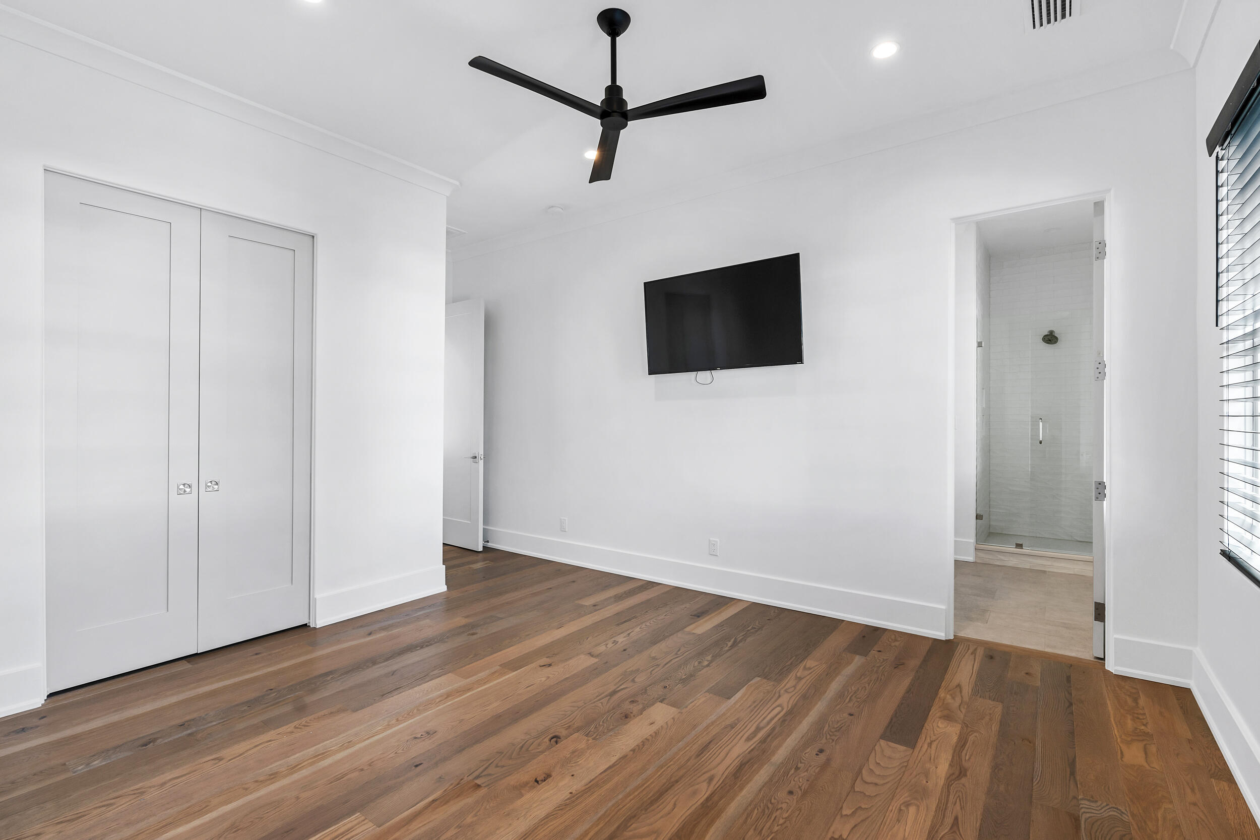 95 Tyler Santa Rosa Beach, FL 32459 - Photo 34 of 58 a view of a livingroom with wooden floor and a flat screen tv