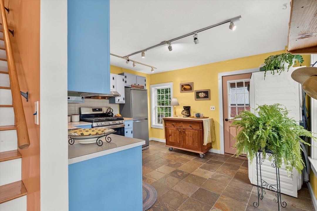 606 Old Stowell Hill Road Londonderry, VT 05148 - Photo 22 of 44