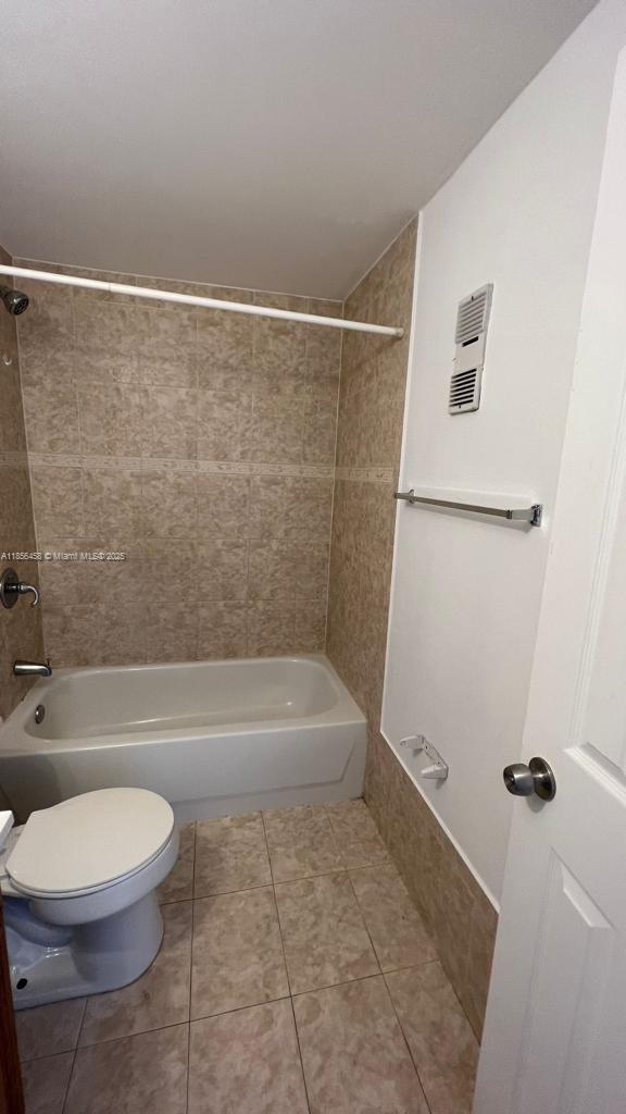 6950 Miami Gardens Drive, Unit 2508 Hialeah, FL 33015 - Photo 7 of 27 a bathroom with a bathtub and a toilet