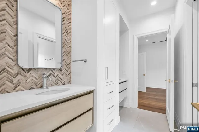 $5,200,000 | 121 Jacquelin Avenue, Ho-Ho-Kus, NJ 07423