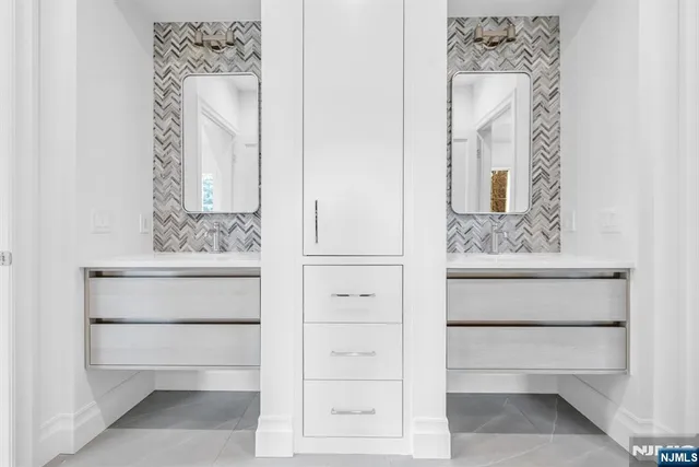 $5,200,000 | 121 Jacquelin Avenue, Ho-Ho-Kus, NJ 07423