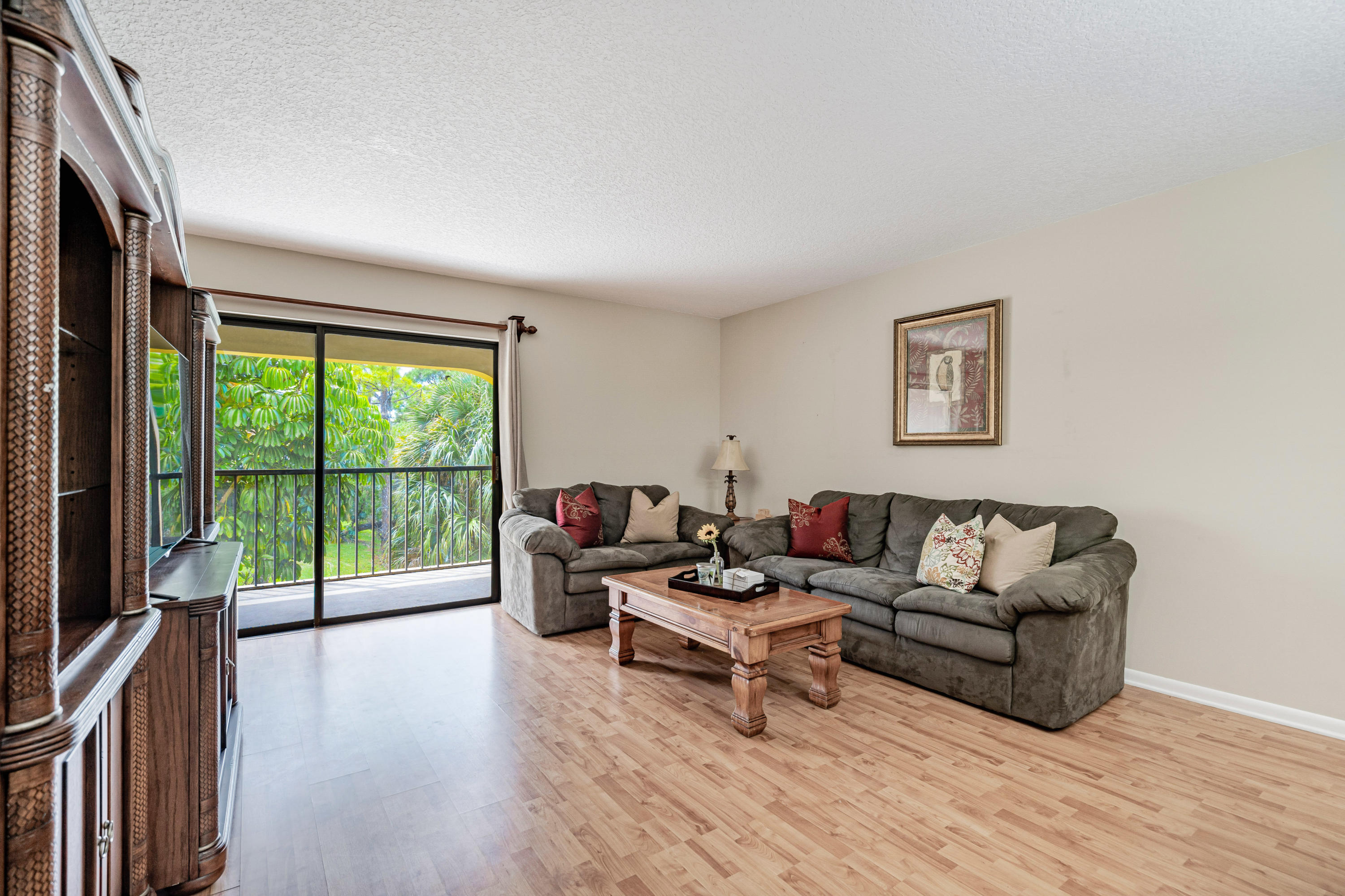 918 Southwest 9th St Circle, Unit 201 Boca Raton, FL 33486 - Photo 12 of 27 Living room