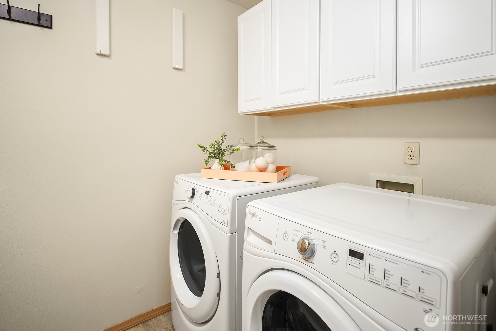 4662 244th Place Southeast Issaquah, WA 98029 - Photo 20 of 40 a utility room with dryer and washer