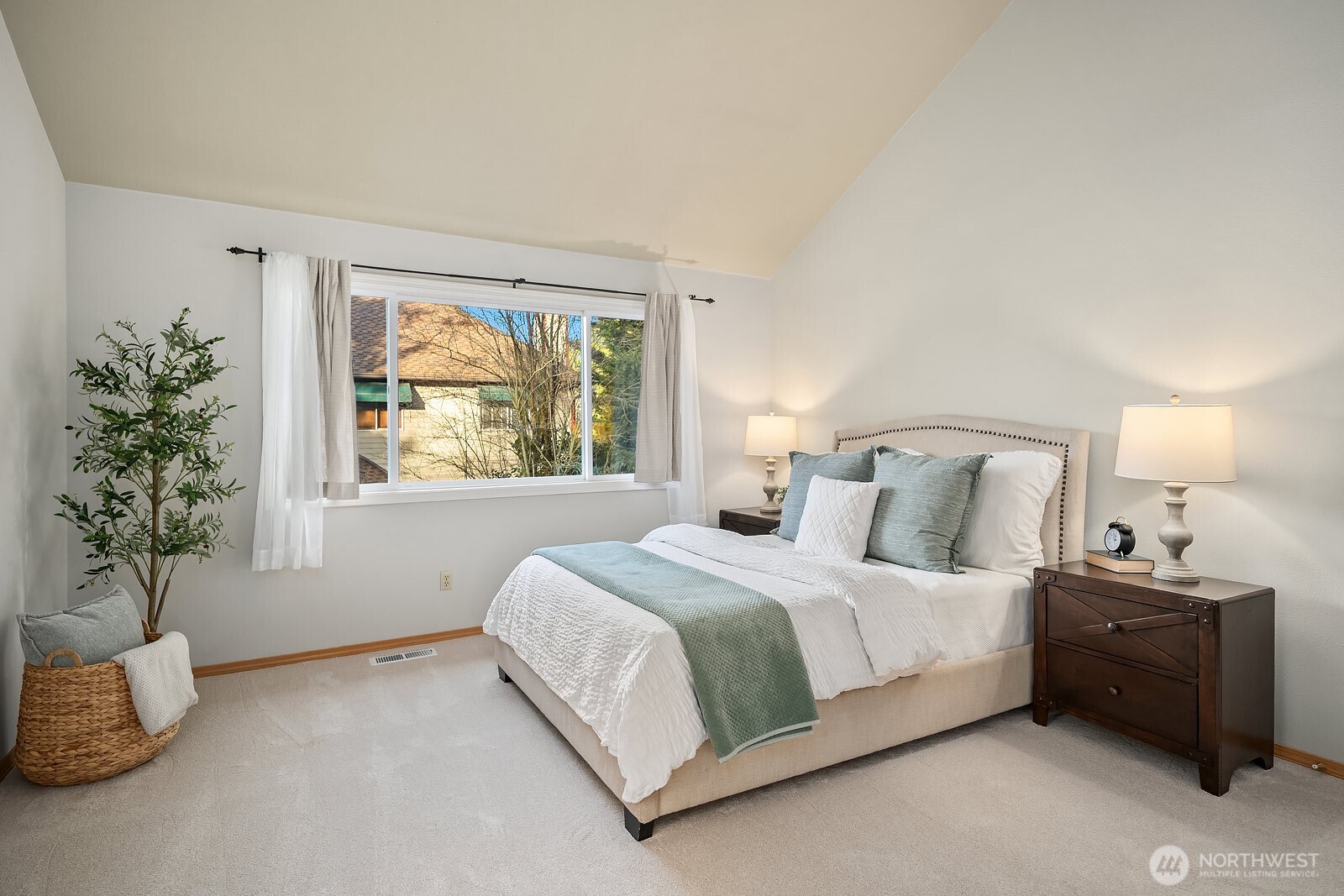 4662 244th Place Southeast Issaquah, WA 98029 - Photo 21 of 40 a bedroom with a bed and a window