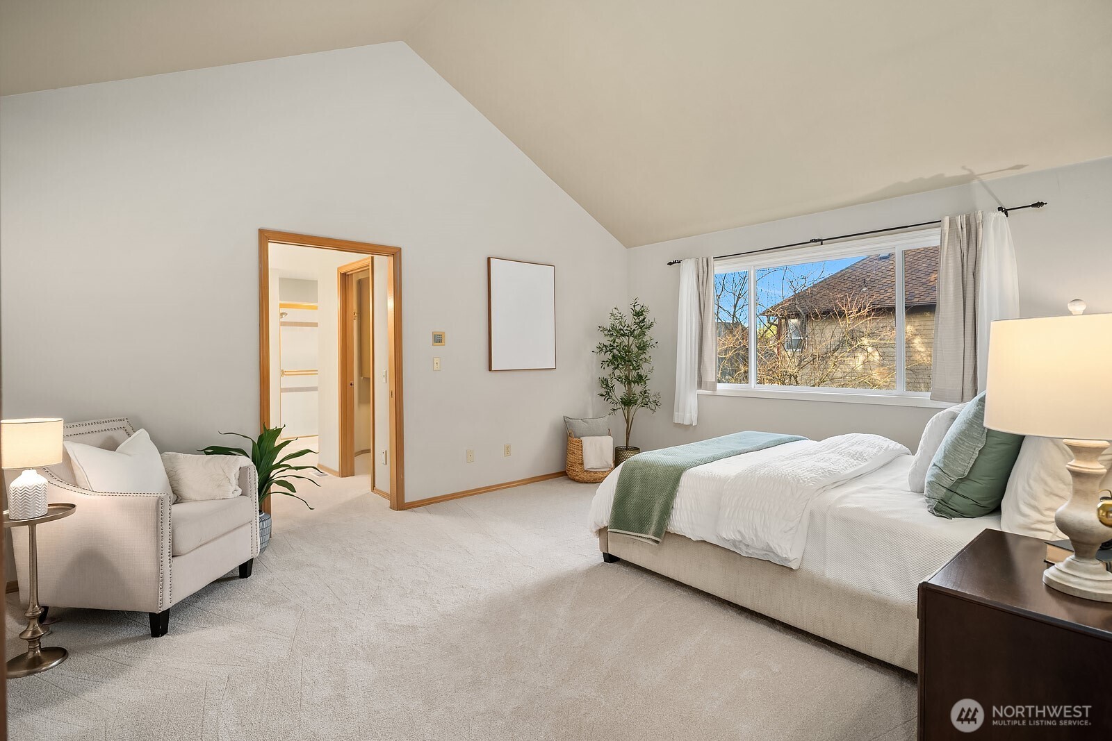 4662 244th Place Southeast Issaquah, WA 98029 - Photo 22 of 40 a spacious bedroom with a bed and a couch