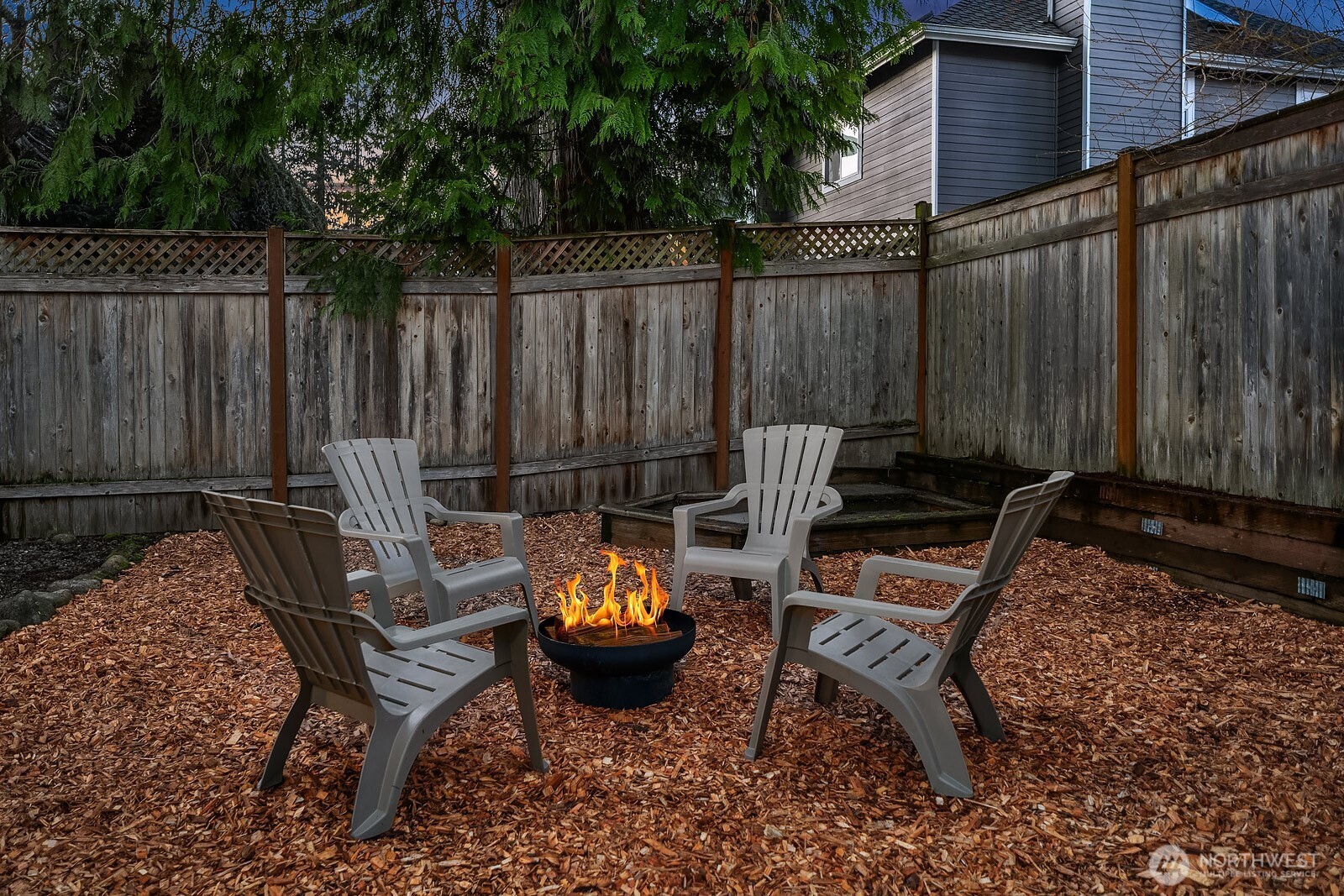 4662 244th Place Southeast Issaquah, WA 98029 - Photo 33 of 40 a backyard of a house with table and chairs