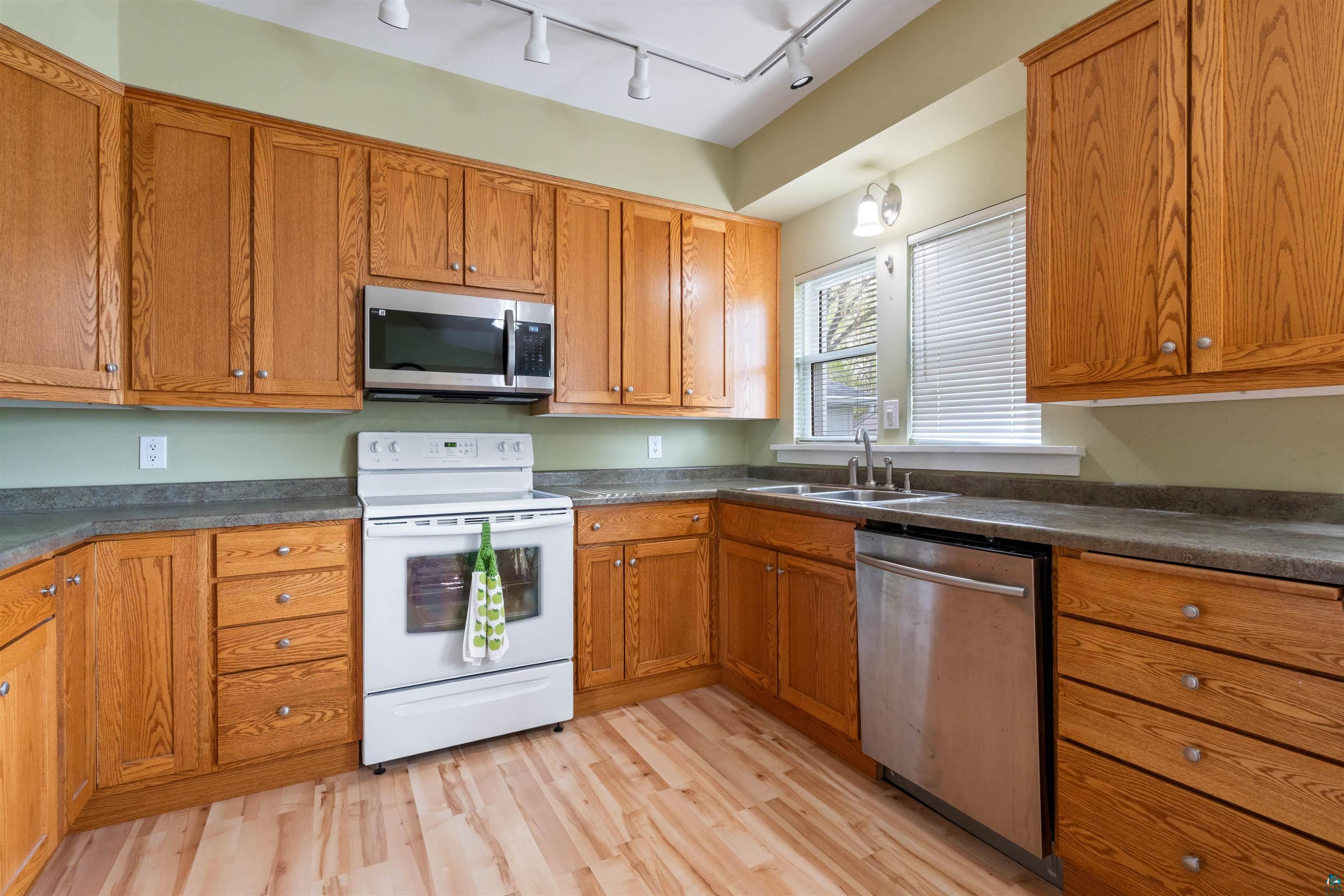5201 Ivanhoe Street Duluth, MN 55804 - Photo 7 of 21