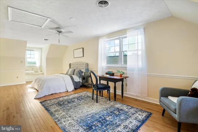 a view of a livingroom with furniture and a ceiling fan